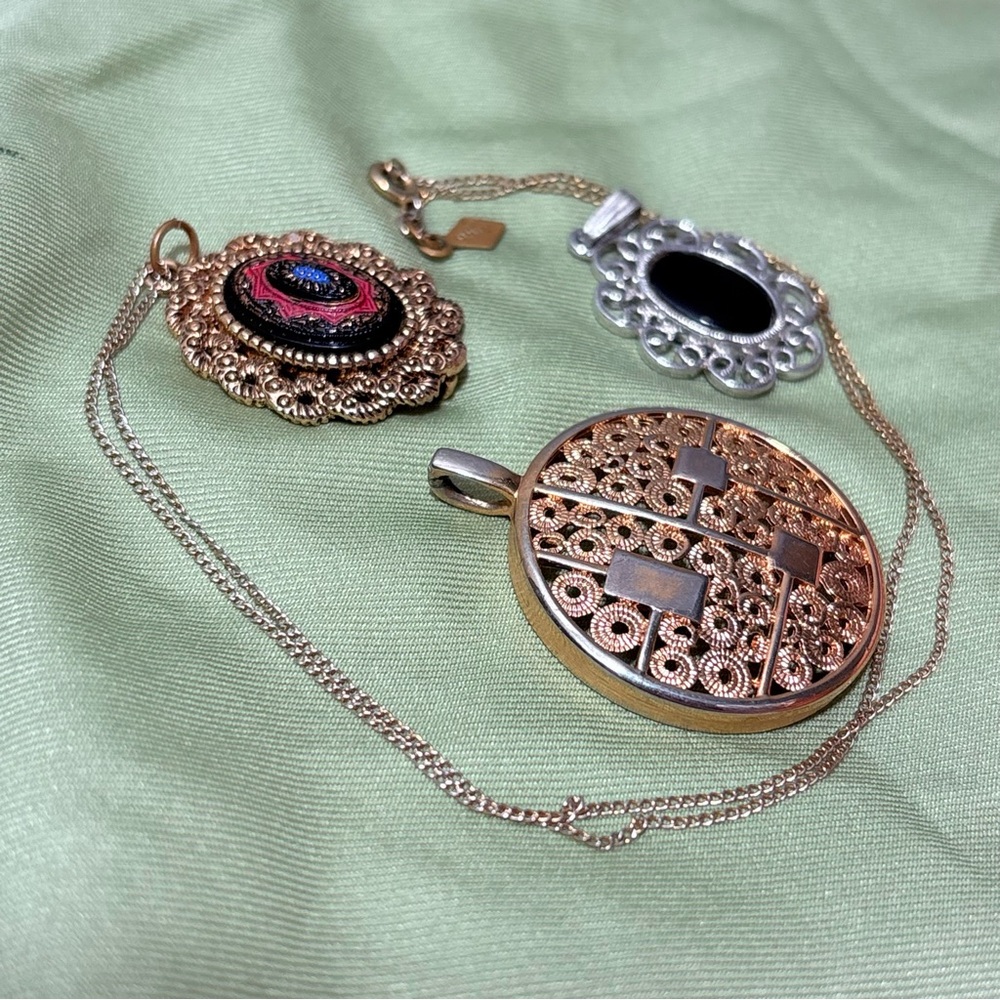 Vintage Sarah Coventry bundle necklace jewelry lot gold filigree oval pendant - Picture 3 of 7